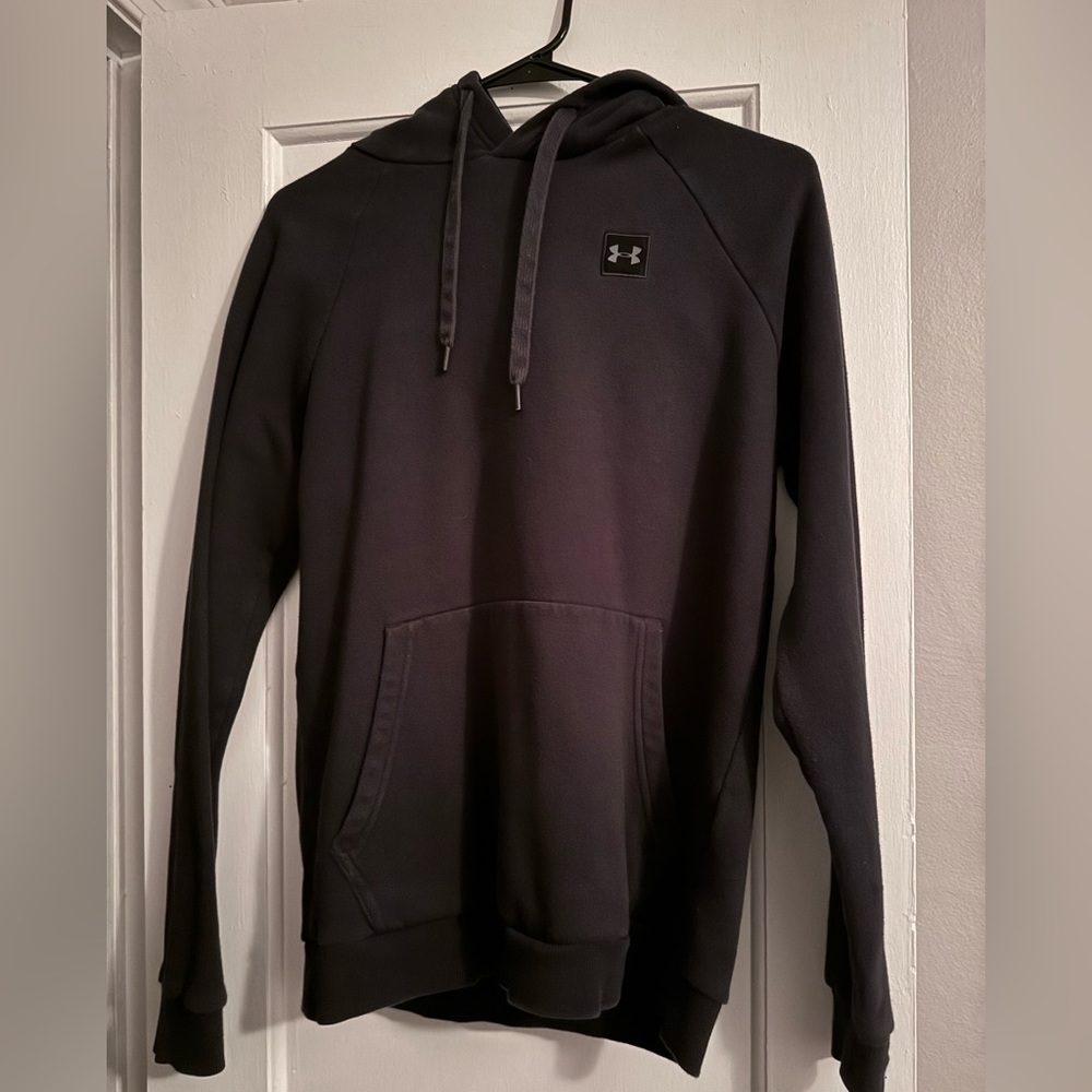Men’s black Under Armour hoodie (size S)